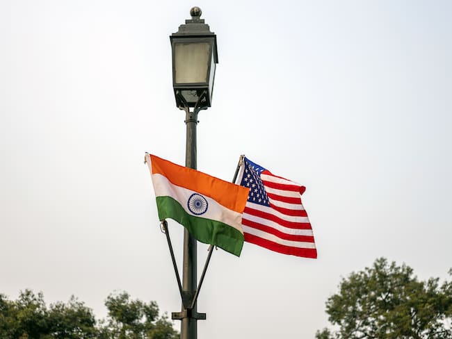 Banderas de Estados Unidos y la India. Foto: GettyImages