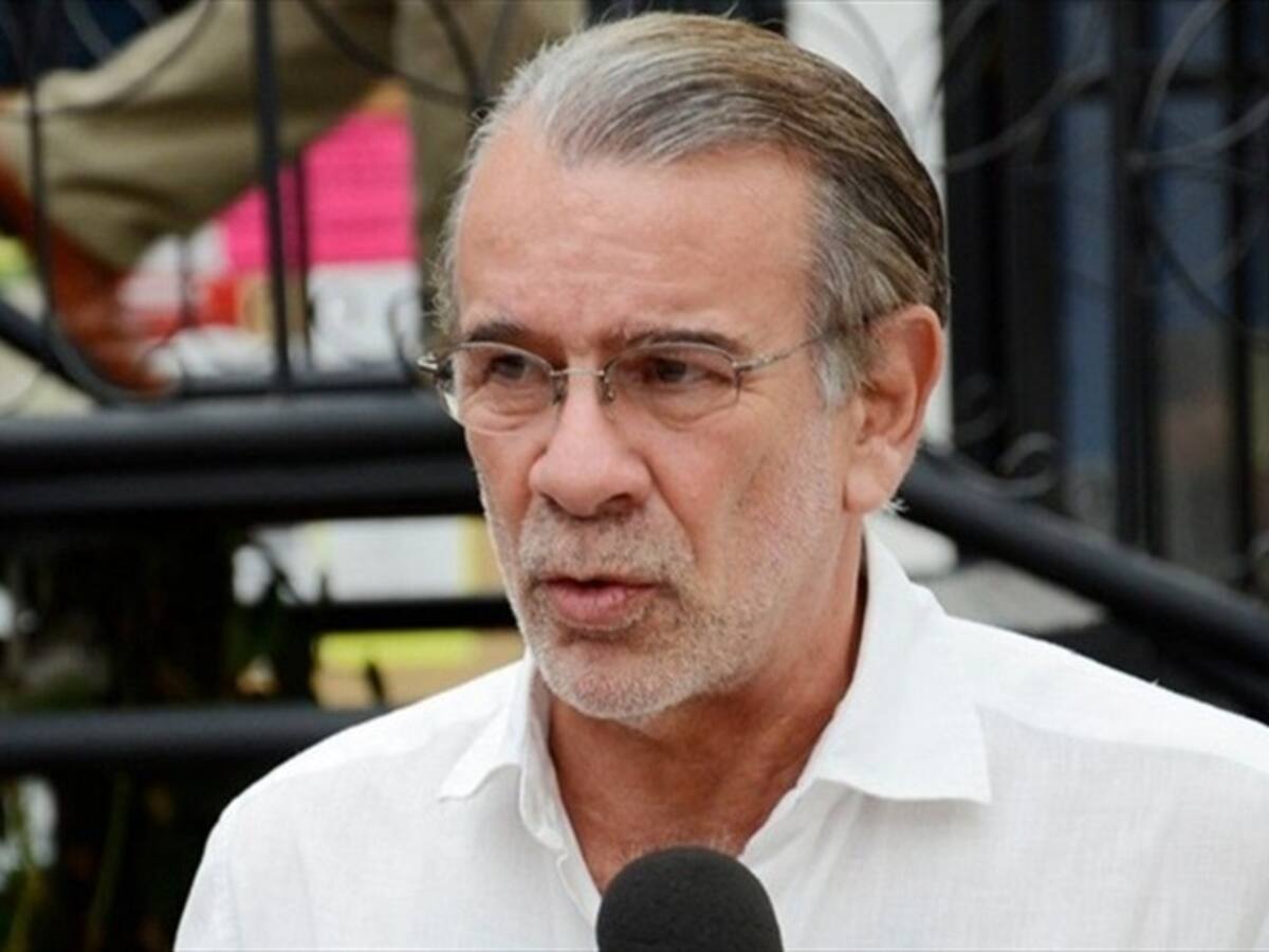 Verano de la Rosa oficializó su precandidatura presidencial ante César Gaviria