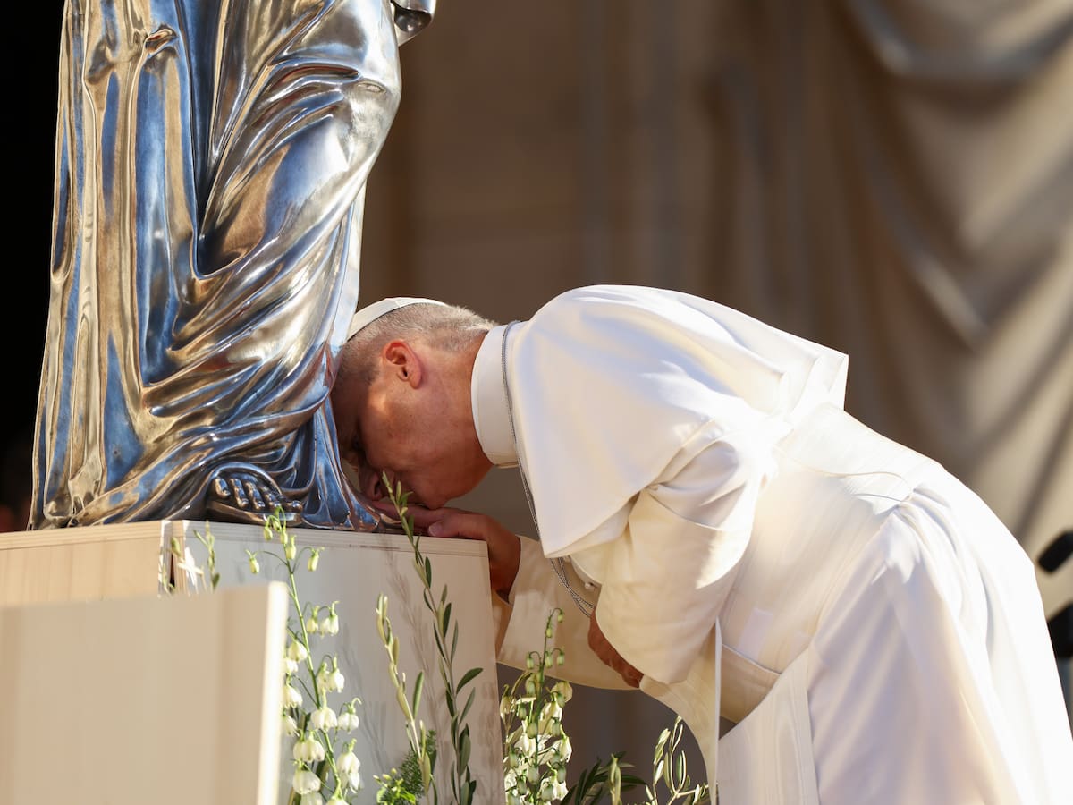 El papa pasa su primera noche tranquilo tras ser operado de un tumor en el pulmón
