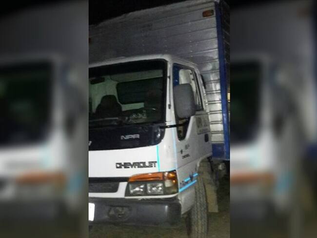 Sujetos armados se llevaron un camión con víveres que distribuía los productos en la zona alta. Foto: Guardia Indígena