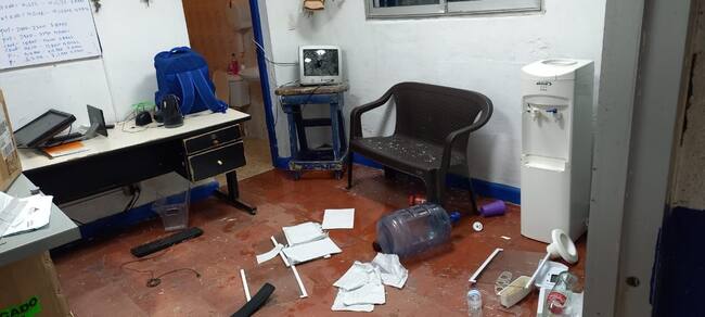 La planta física de la estación Dolores sufrió daños por parte de los manifestantes. Crédito: Cortesía.