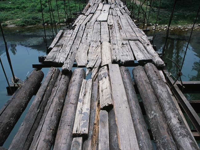 CHINA - MAY 19: Wooden suspension bridge, Mentougou district, China. Detail. (Photo by DeAgostini/Getty Images)