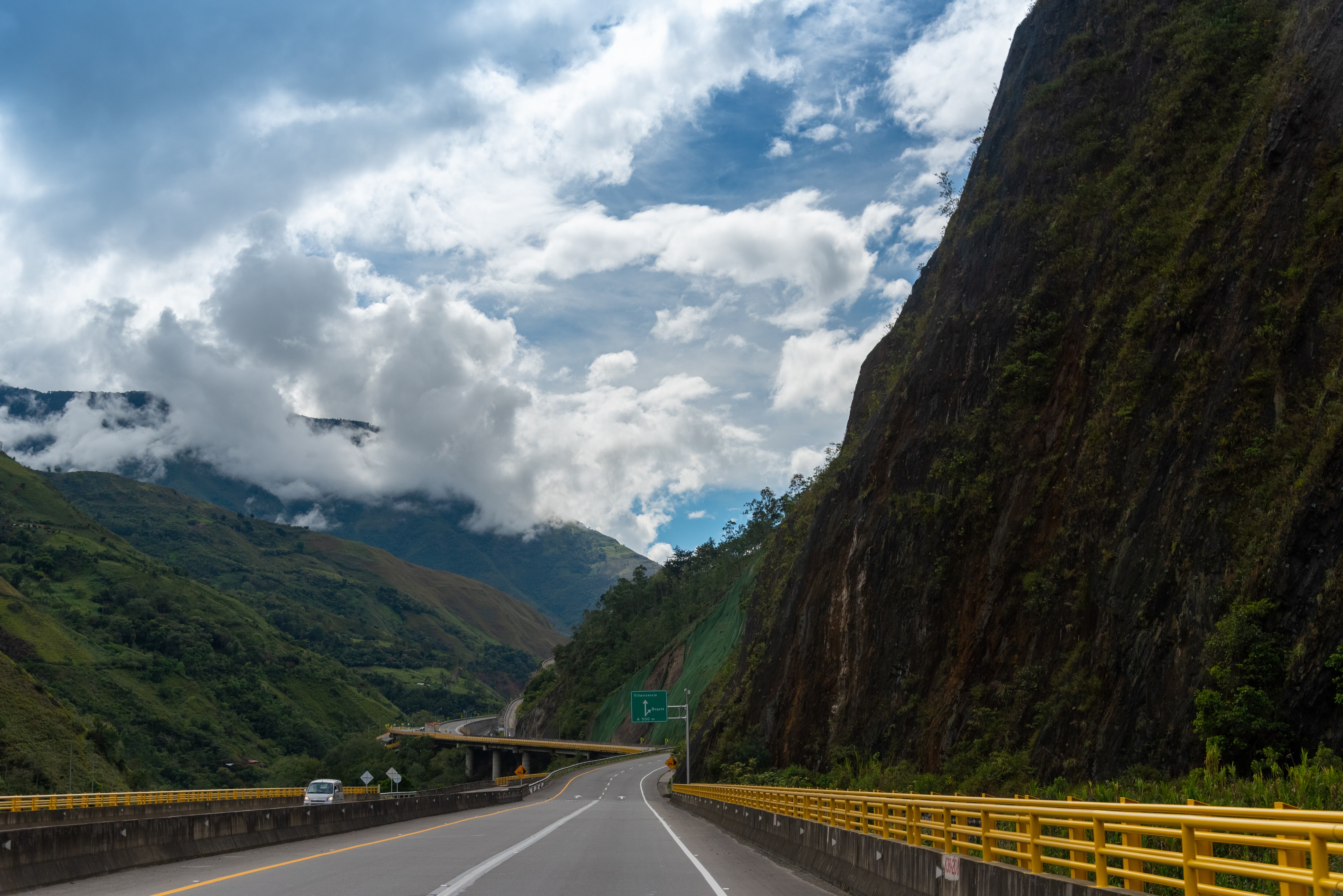 Carretera desde Bogotá hacia el departamento de Villavicencio, Meta. Colombia vía Getty Images.