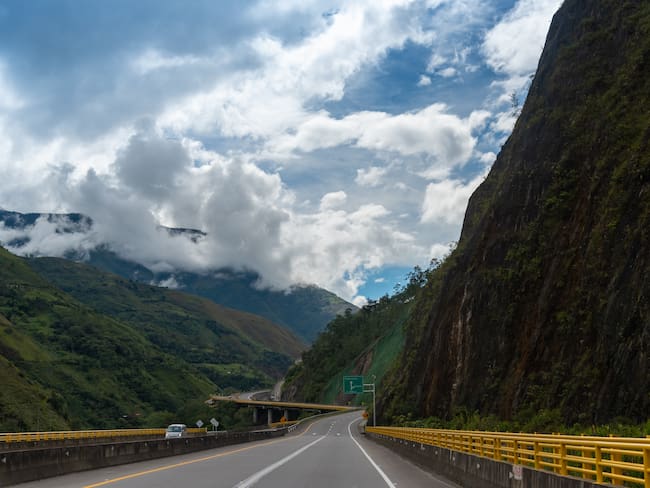 Carretera desde Bogotá hacia el departamento de Villavicencio, Meta. Colombia vía Getty Images.