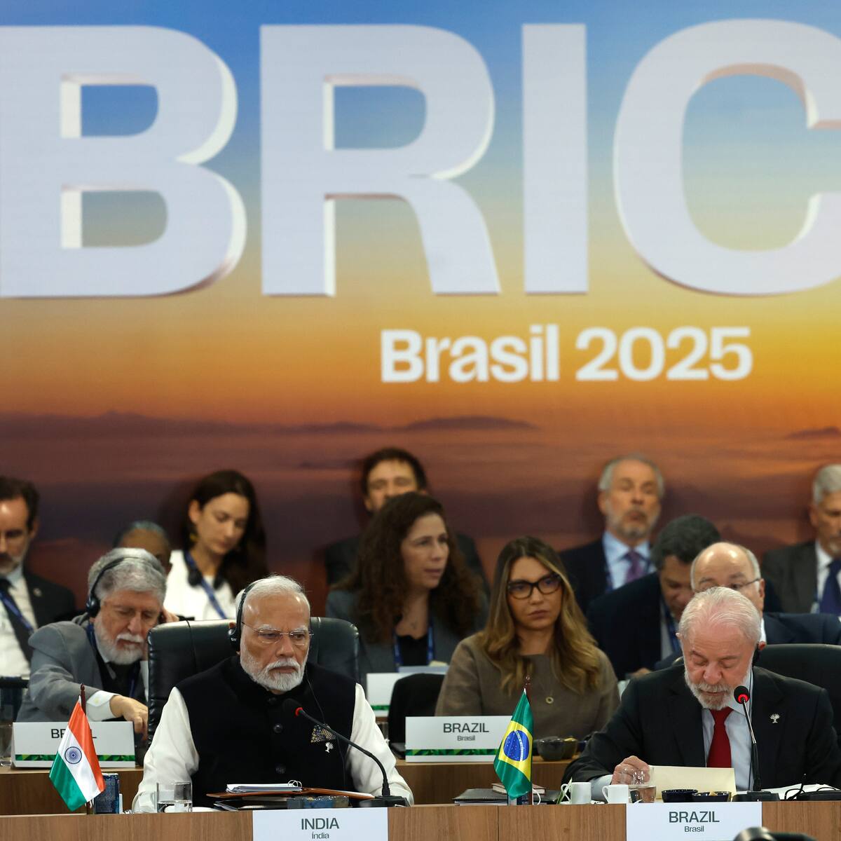 Análisis: ¿En qué se beneficia Colombia al ingresar al banco de los BRICS?
