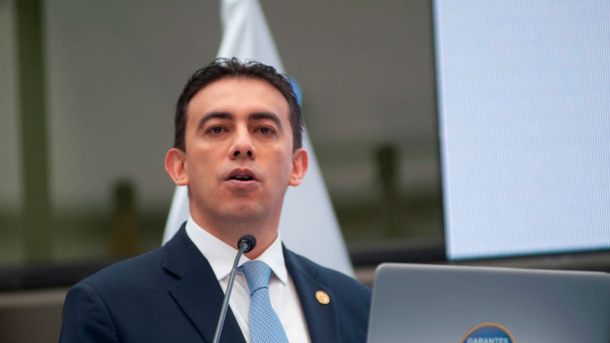 Habla el registrador Alexander Vega