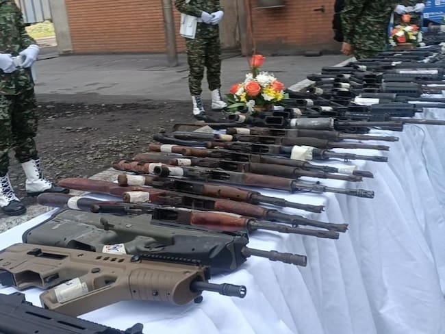 En Acerías PazdelRío en Boyacá, se realizó la fundición de 25.000 armas de fuego que fueron incautadas en operaciones militares y de policía en contra de grupos armados organizados y delincuencia común / Foto: W Radio