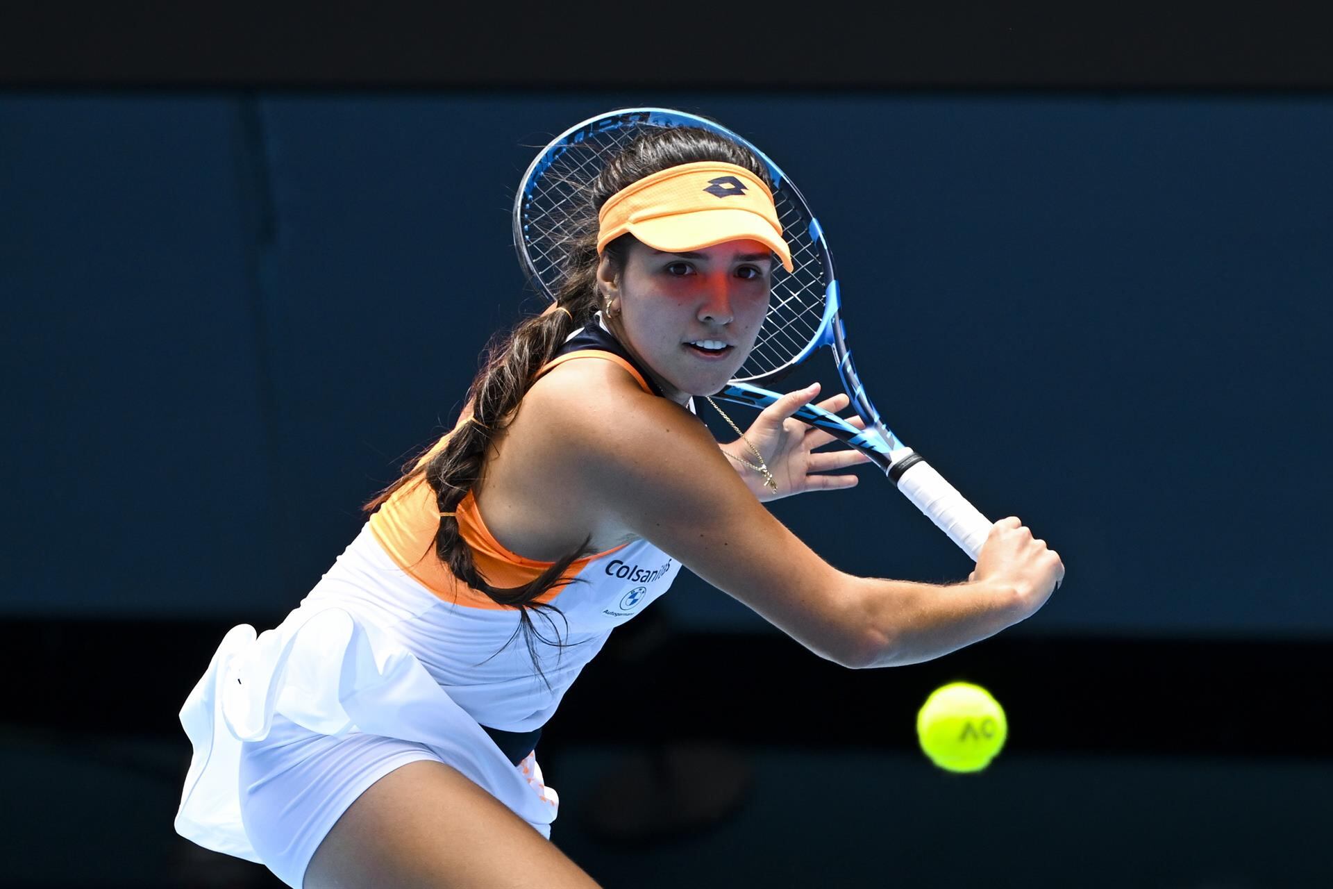 María Camila Osorio enfrenta a Naomi Osaka de Japón en su partido de primera ronda del día 1 del torneo de tenis del Abierto de Australia
