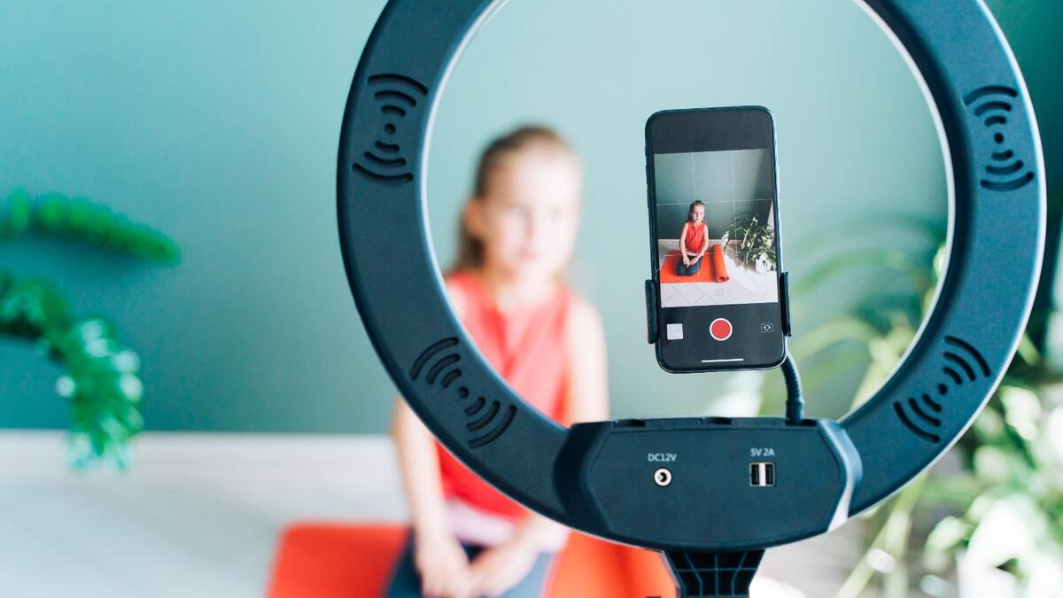 ¿Cuál es el problema de que los niños estén tan activos en redes sociales? Psicóloga explicó