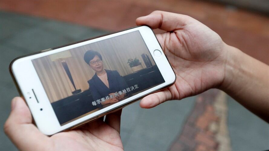 Líder del gobierno de Hong Kong anuncia el retiro de la polémica ley de extradición.. Foto: Agencia EFE