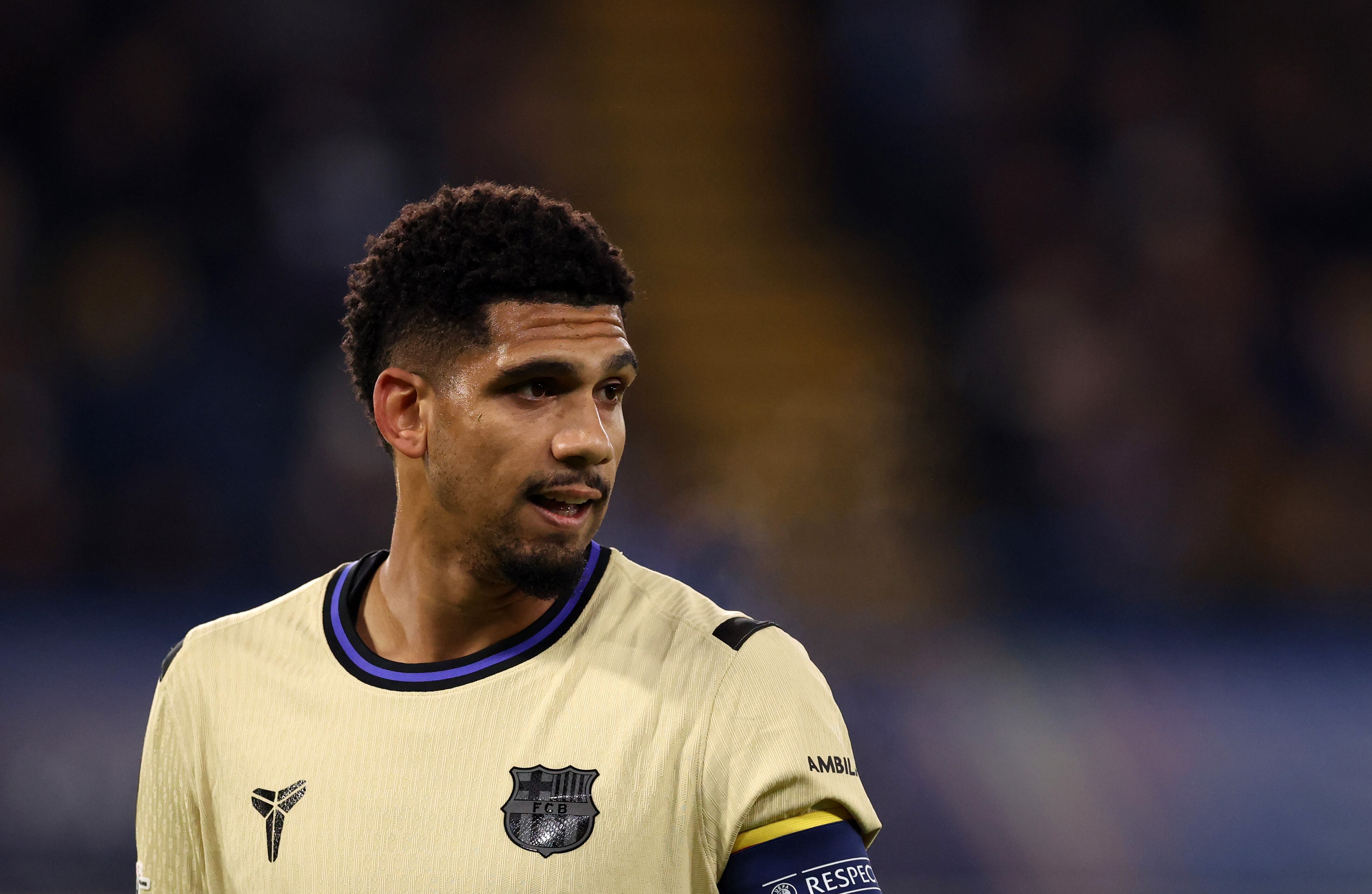 Ronald Araujo durante el Chelsea vs. FC Barcelona por Champions League. FOTO: Catherine Ivill - AMA/Getty Images