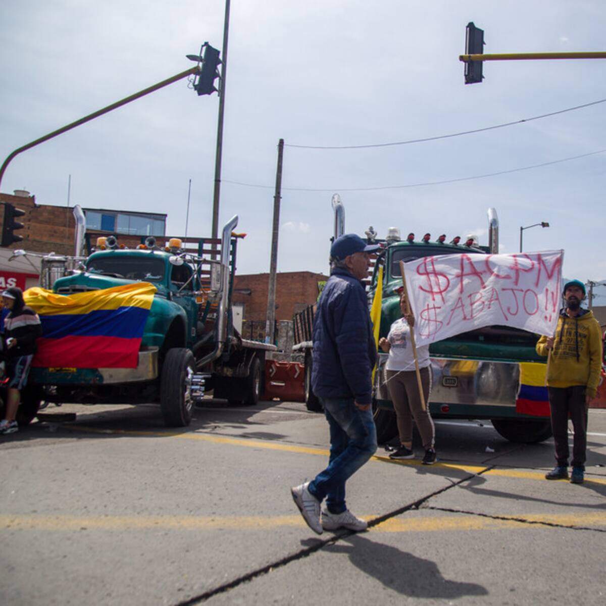 Gobierno solicita levantar bloqueos para continuar diálogo con el gremio transportador