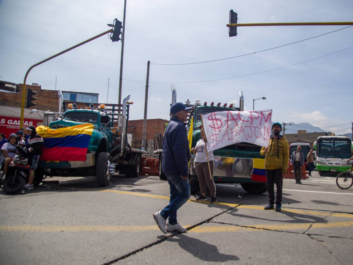 Gobierno solicita levantar bloqueos para continuar diálogo con el gremio transportador