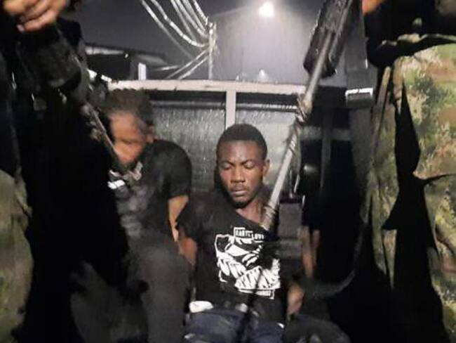 Los capturados eran los responsables de la intimidación al sector comercio de Guapi, Cauca, de acuerdo con el ministro Diego Molano: Crédito: Ministerio de Defensa.