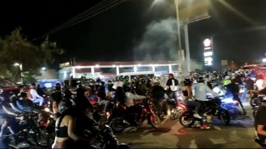 Grupos de motociclistas EN la noche de Halloween. Foto: Proporcionada por Erika Rebolledo