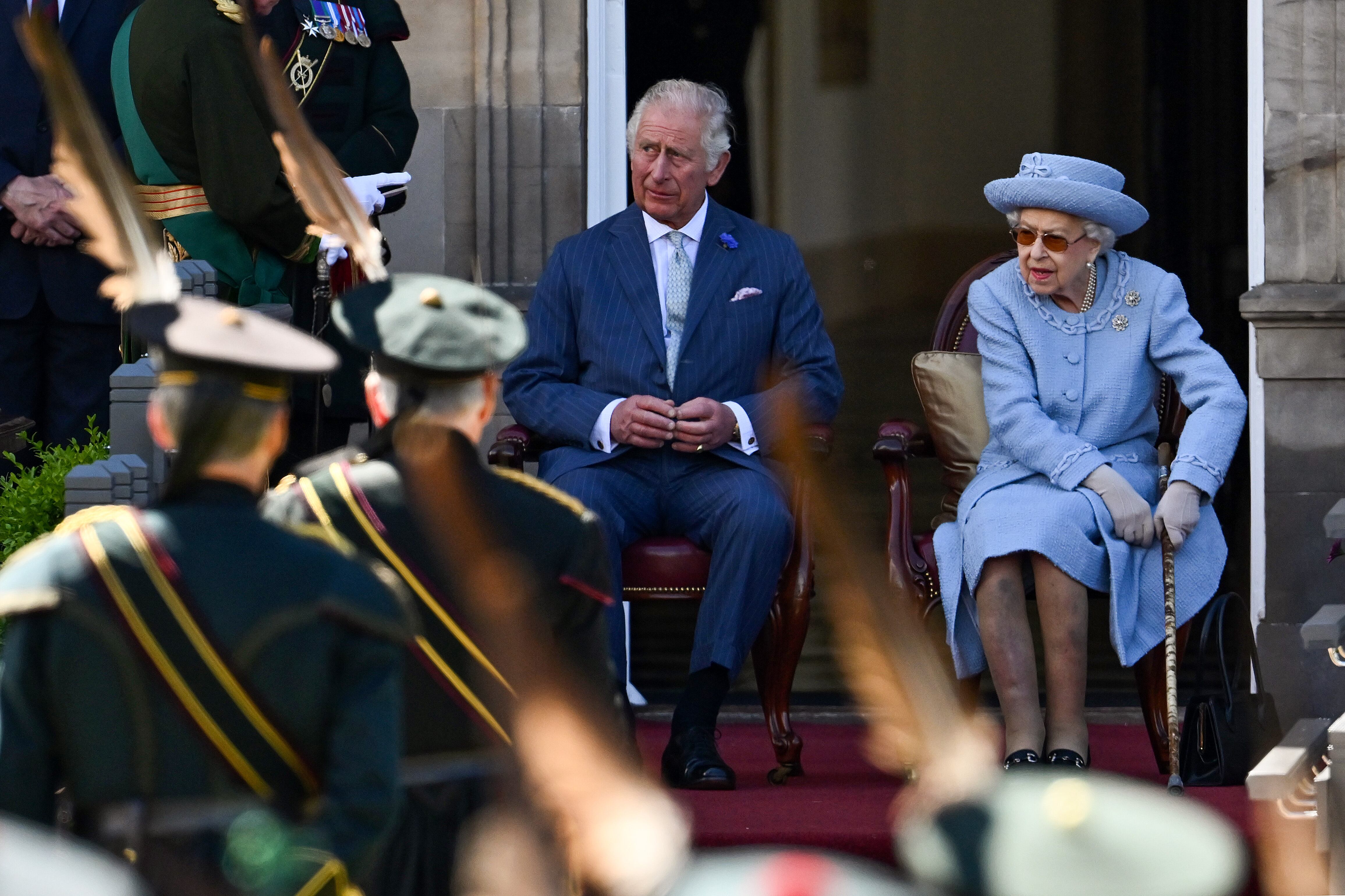 Carlos y la reina Isabel II. (Photo by Jeff J Mitchell/Getty Images)