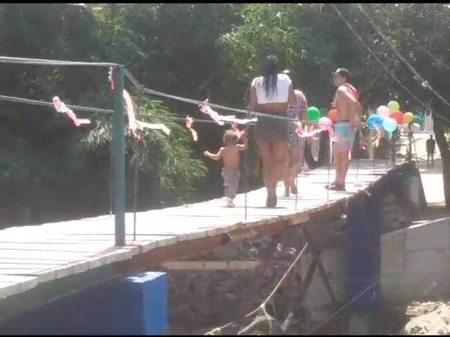 Puente construido por la comunidad/ Cortesía