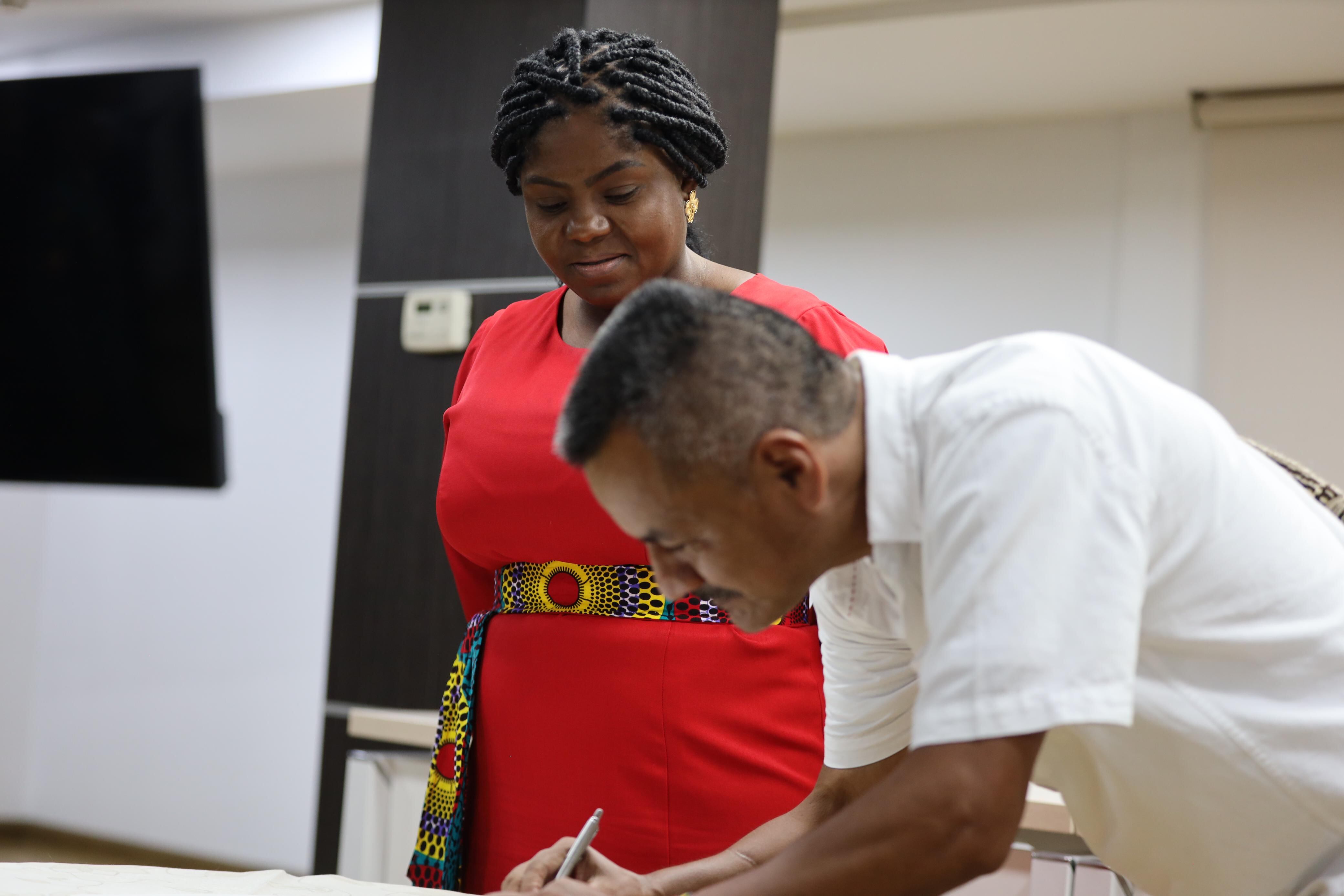 Nelson Lemus se posesionó como viceministro  de los Pueblos Étnicos y Campesinos. Foto: Vicepresidencia.