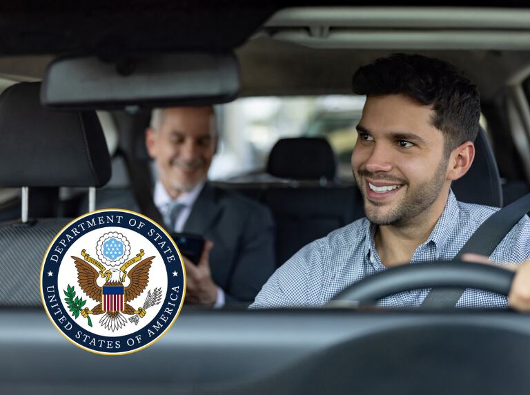 Hombre trabajando como conductor / Embajada de Estados Unidos en Colombia (Getty Images)