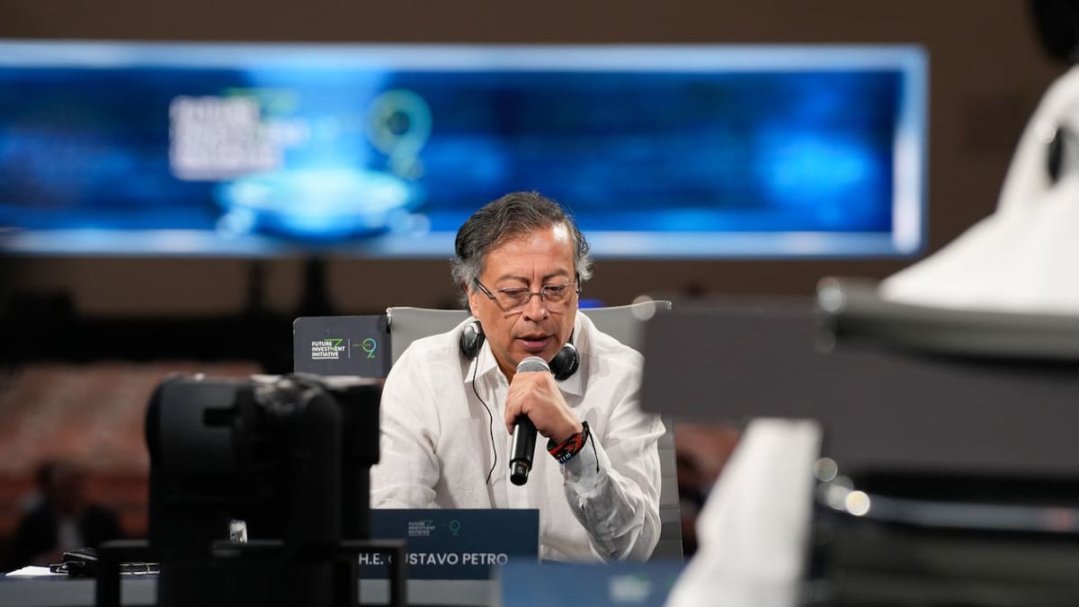 Petro denunció “humillación” por parte de empresa de EE.UU. que negó gasolina al avión presidencial