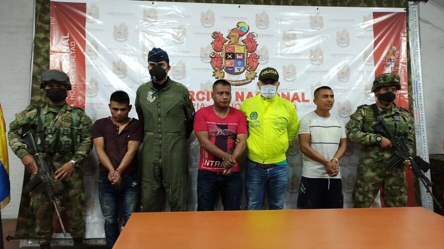 Este sujeto fue capturado en la vereda Guasimo en el municipio de Caloto, junto a otras tres personas. Foto: Ejército Nacional