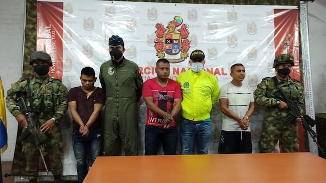 Este sujeto fue capturado en la vereda Guasimo en el municipio de Caloto, junto a otras tres personas. Foto: Ejército Nacional