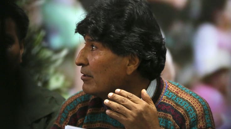 BOL01 LA PAZ (BOLIVIA) 11-04-2024.- El expresidente de Bolivia, Evo Morales, participa durante una conferencia de prensa este jueves en La Paz (Bolivia). El expresidente Evo Morales (2006-2019) se declaró en emergencia este jueves ante las observaciones del órgano electoral al congreso del Movimiento Al Socialismo (MAS) de junio y arguyó que el nuevo delegado presidencial en esa entidad tiene la misión de inhabilitarlo para las elecciones de 2025. EFE/Luis Gandarillas