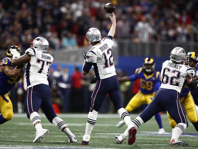 Tom Brady agrandó su leyenda como el único jugador con seis trofeos Vince Lombardi en nueve finales mientras que los New England Patriots empataron la media docena de los Pittsburgh Steelers. Foto: Agencia EFE