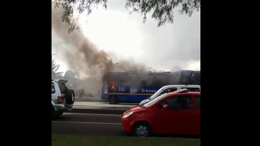 Un bus del Sitp se incendió. Foto: