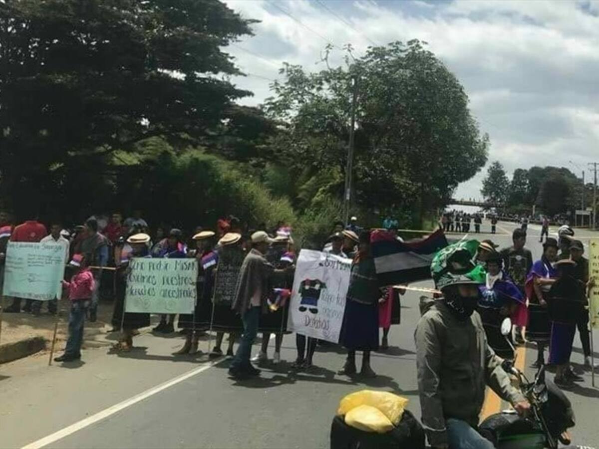 Habilitan vía Panamericana tras bloqueos de indígenas Misak en Cauca