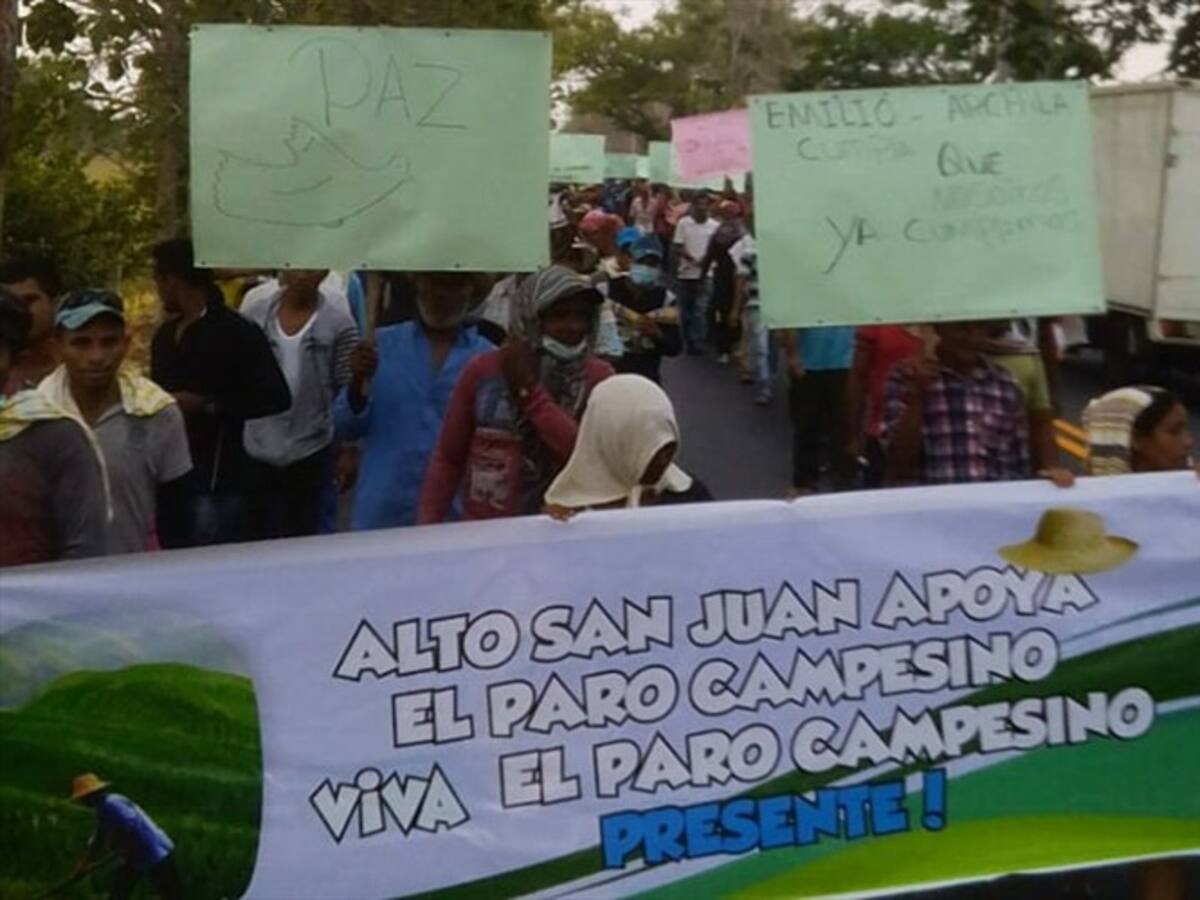 Más de mil personas se suman al paro campesino en Córdoba