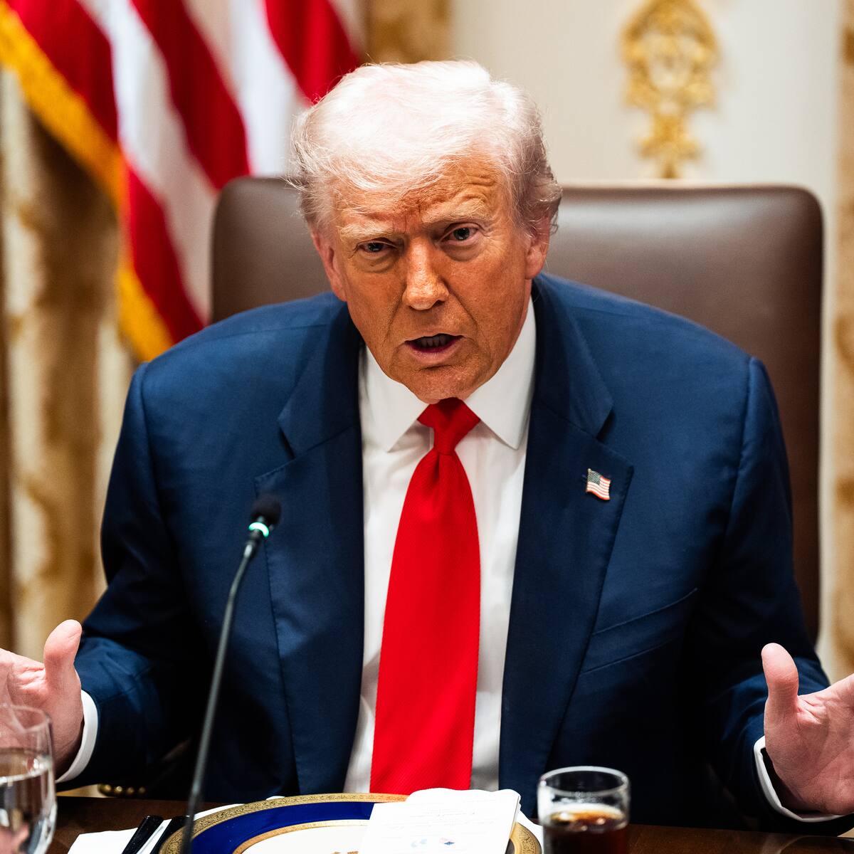 Donald Trump afirmó que si continúa campaña contra narcotráfico por tierra notificará al Congreso