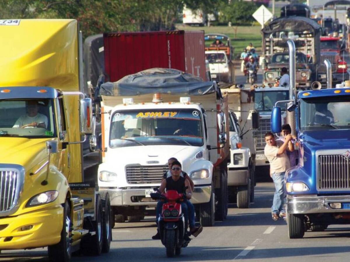 Cerca de 5 mil camiones de Risaralda tuvieron que suspender rutas en el paro armado