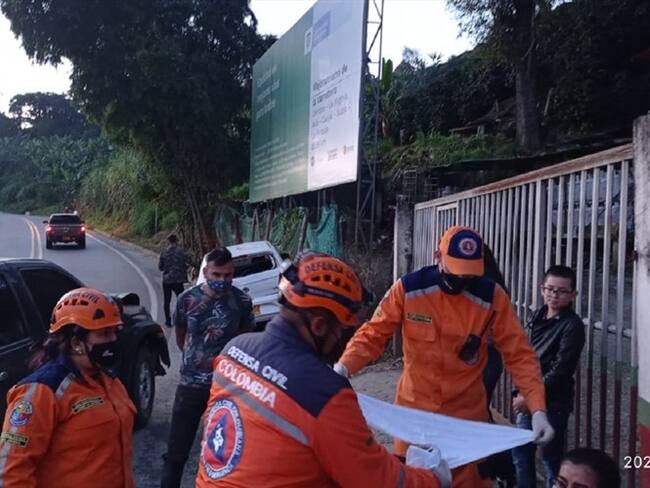 Aparatoso accidente se registró en Anserma, Caldas. Foto: Enviada desde la Defensa Civil de Anserma, Caldas.