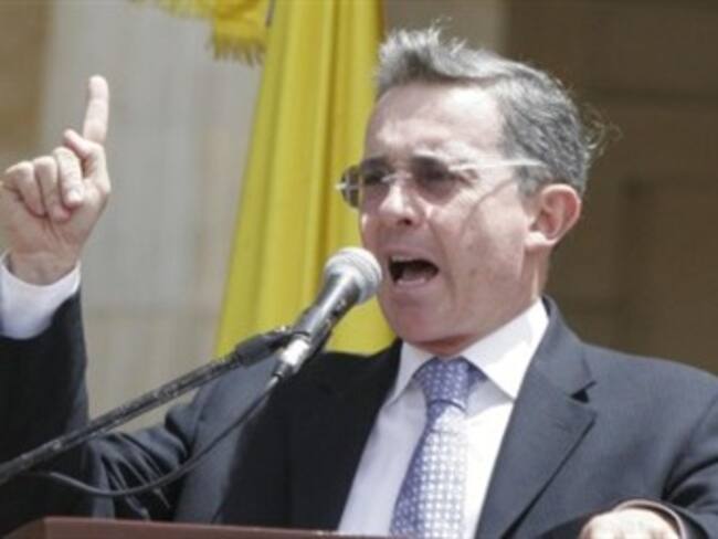 Las exigencias de Álvaro Uribe para la Feria del Libro
