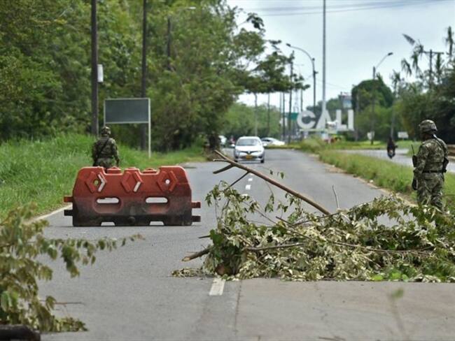 ¿Qué opina sobre el despliegue de fuerza pública para desbloquear vías? #DesbloquearEs. Foto: Getty Images / LUIS ROBAYO