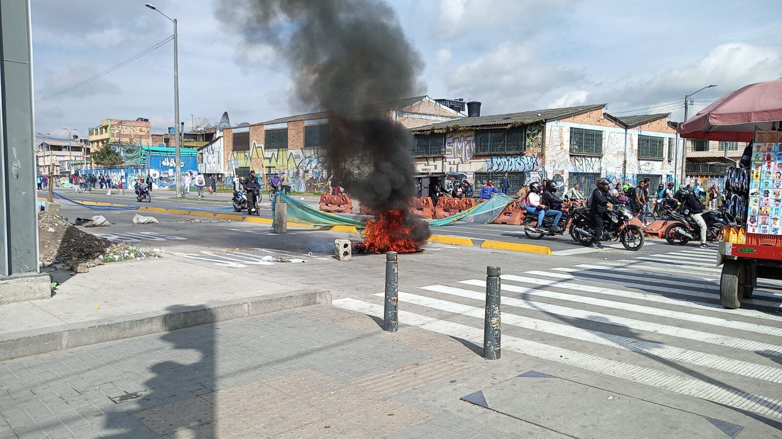Bicitaxistas inician paro en Bogotá: bloquean el tránsito en el occidente de la ciudad. Foto: suministrada.