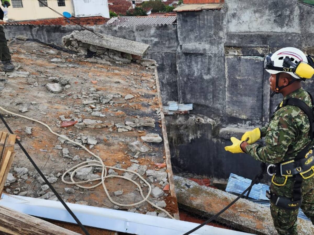 Ingenieros militares apoyan tras emergencia en Charalá, Santander por vendaval