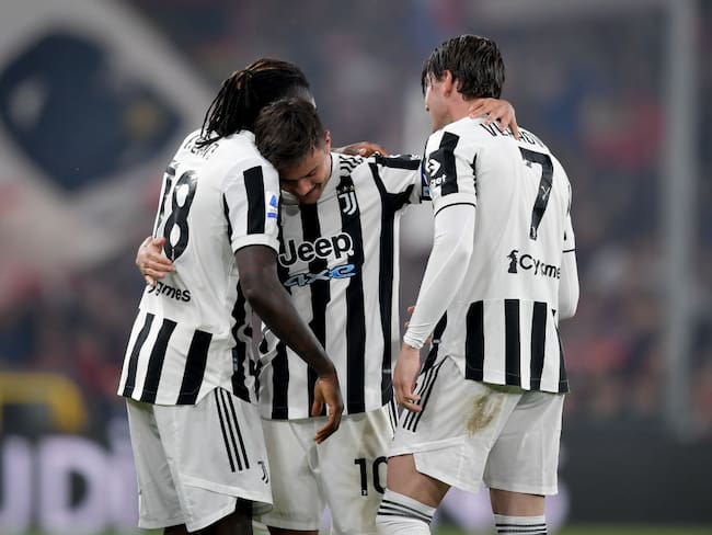 Paulo Dybala con sus compañeros de la Juventus (Photo by Daniele Badolato - Juventus FC/Juventus FC via Getty Images)