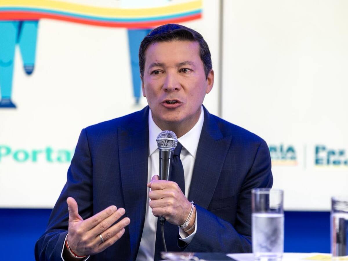 Registrador habla de consulta del Pacto y lanza pulla a Petro por Constituyente