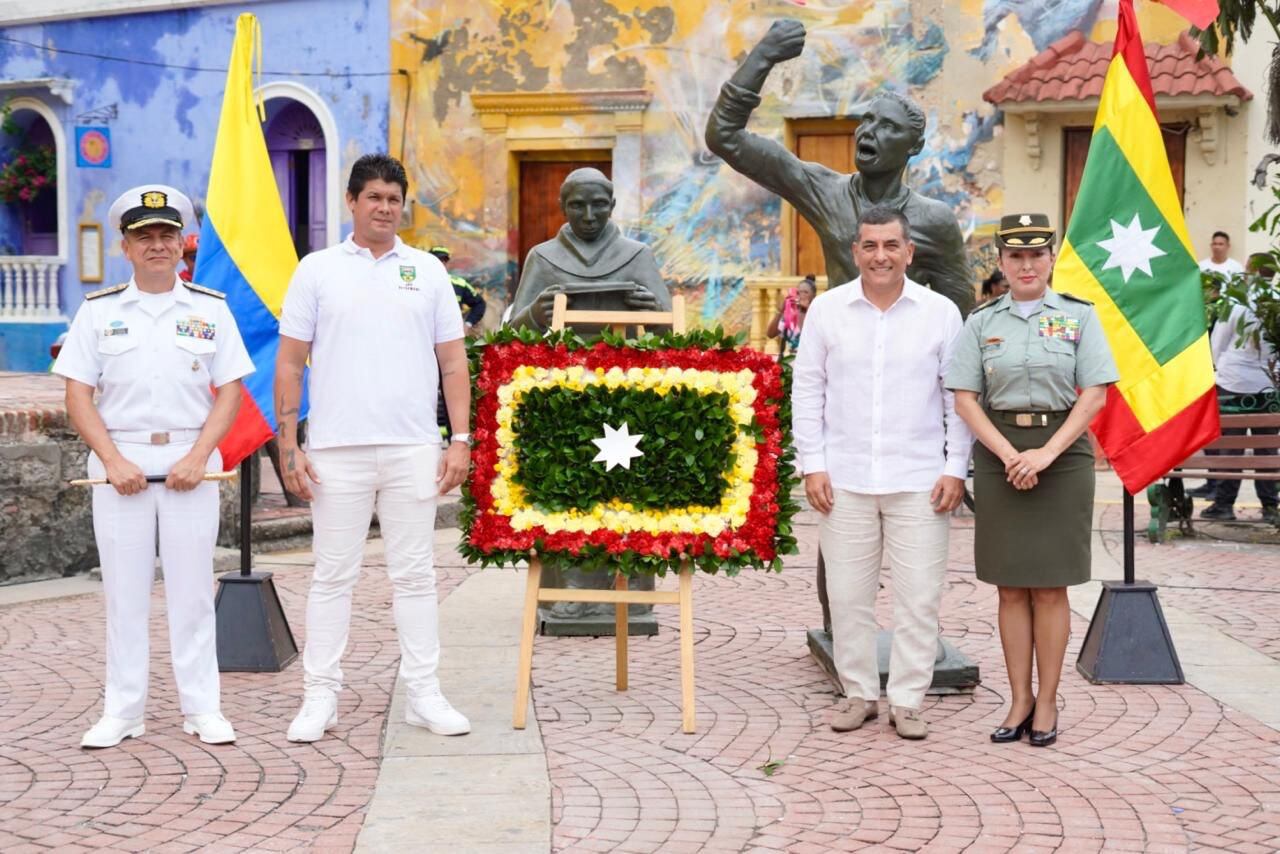 Entregan ofrenda floral para conmemorar los 213 años de Cartagena | Foto: Cortesía Alcaldía Cartagena