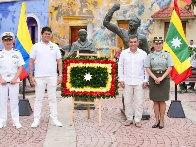 Entregan ofrenda floral para conmemorar los 213 años de Cartagena | Foto: Cortesía Alcaldía Cartagena