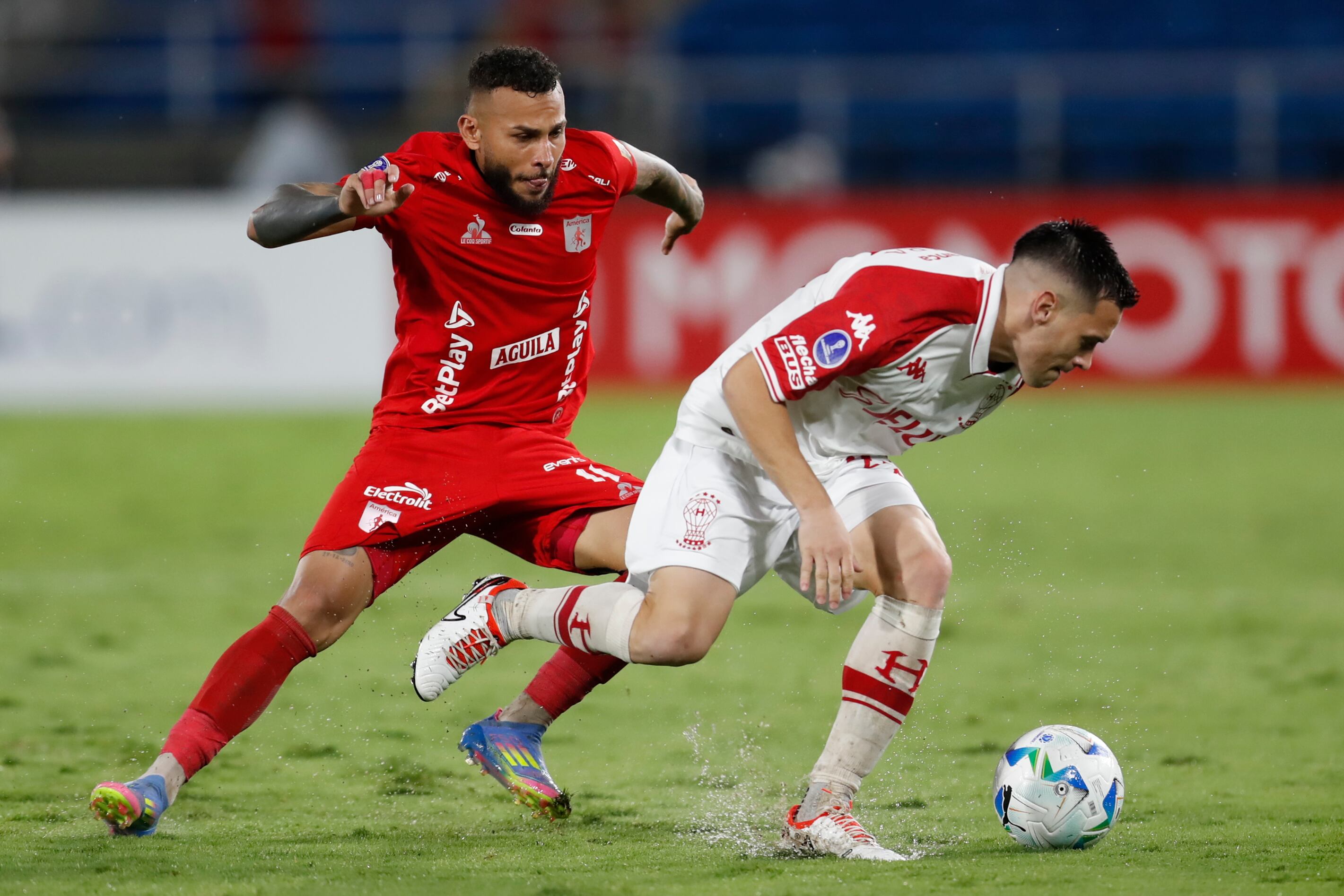 América empató con Huracán y se complicó en Copa Sudamericana. EFE/ Ernesto Guzmán Jr.