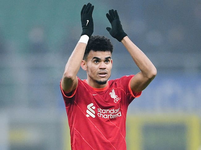 Luis Diaz of Liverpool FC greets his supporters during the Round of Sixteen UEFA Champions League Leg One match between FC Internazionale and Liverpool FC at Stadio Giuseppe Meazza, Milan, Italy on 16 February 2022.  (Photo by Giuseppe Maffia/NurPhoto via Getty Images)
