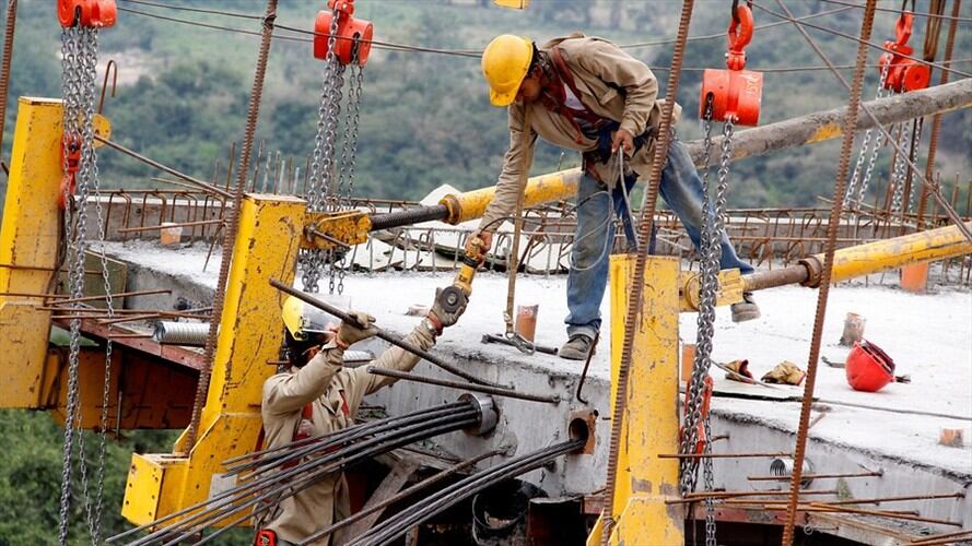 El ingeniero Romero informó que en el mismo corredor la entidad recuperó y rehabilitó 17,3 km de calzada existente entre los km 55+700 - km 60+000. Foto: Colprensa