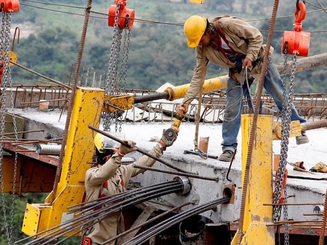 El ingeniero Romero informó que en el mismo corredor la entidad recuperó y rehabilitó 17,3 km de calzada existente entre los km 55+700 - km 60+000. Foto: Colprensa