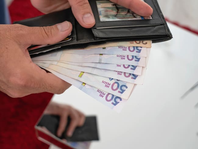 Imagen de referencia de dinero. Foto: Kryssia Campos / Getty Images