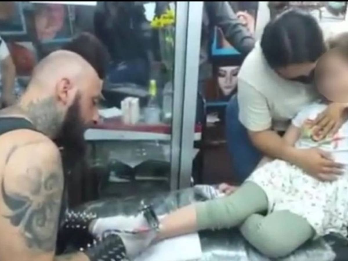 Autoridades de Pereira investigan video de niña que fue llevada a tatuarse por su madre
