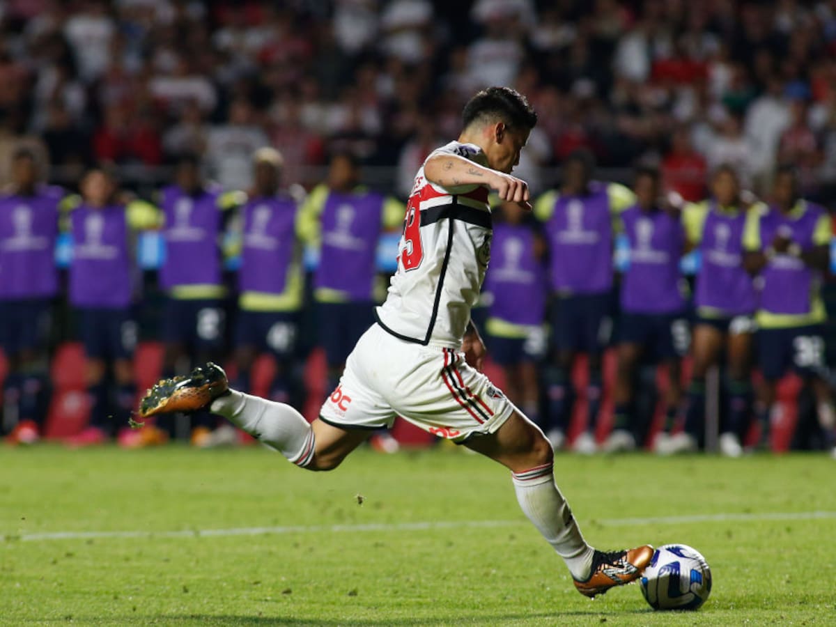 Video: el golazo de James Rodríguez desde fuera del área con Sao Paulo
