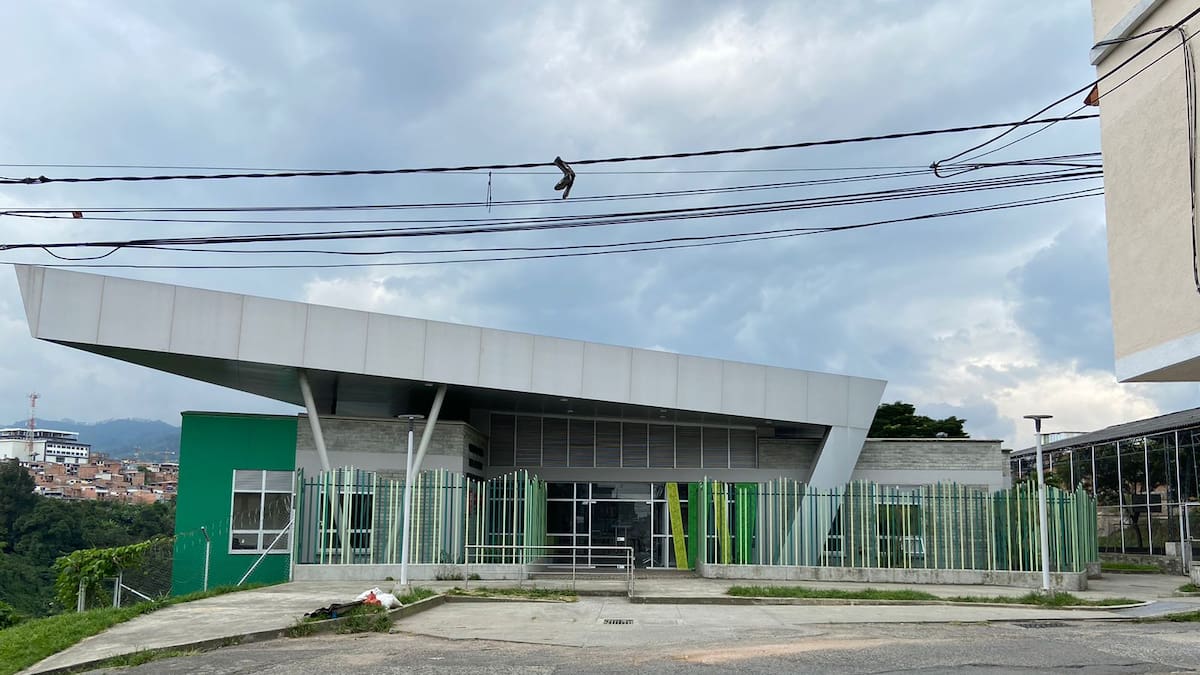 Denuncian sobrecosto de $4.000 millones en construcción de centros para adultos mayores